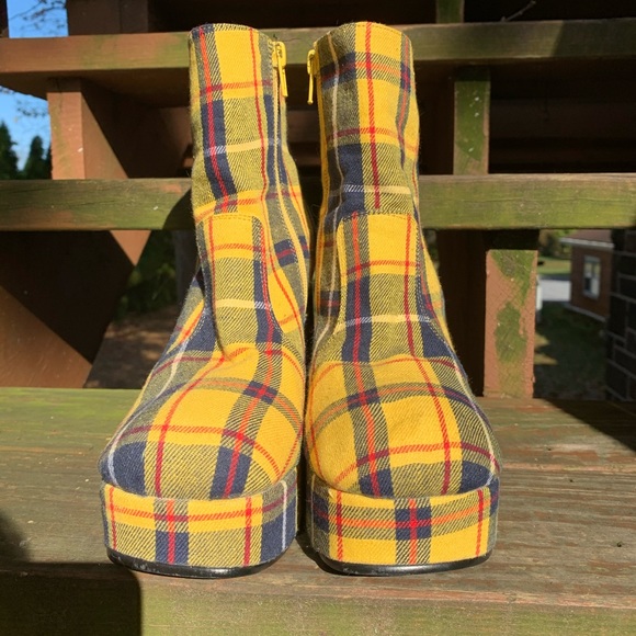 unif yellow boots